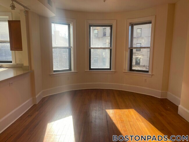 Foto del edificio - 881 Massachusetts Ave