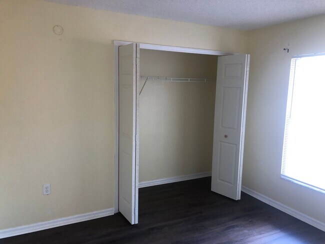 Building Photo - 3/2/2 Close to shopping and 415.  Open hou...