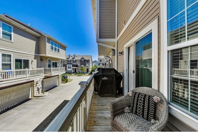 Balcony - 1164 Evergreen Ave