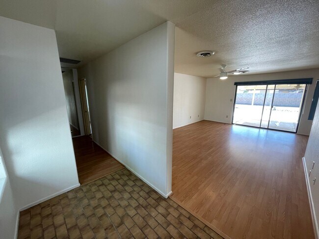 Building Photo - Move In Ready Mesa Del Sol Home!