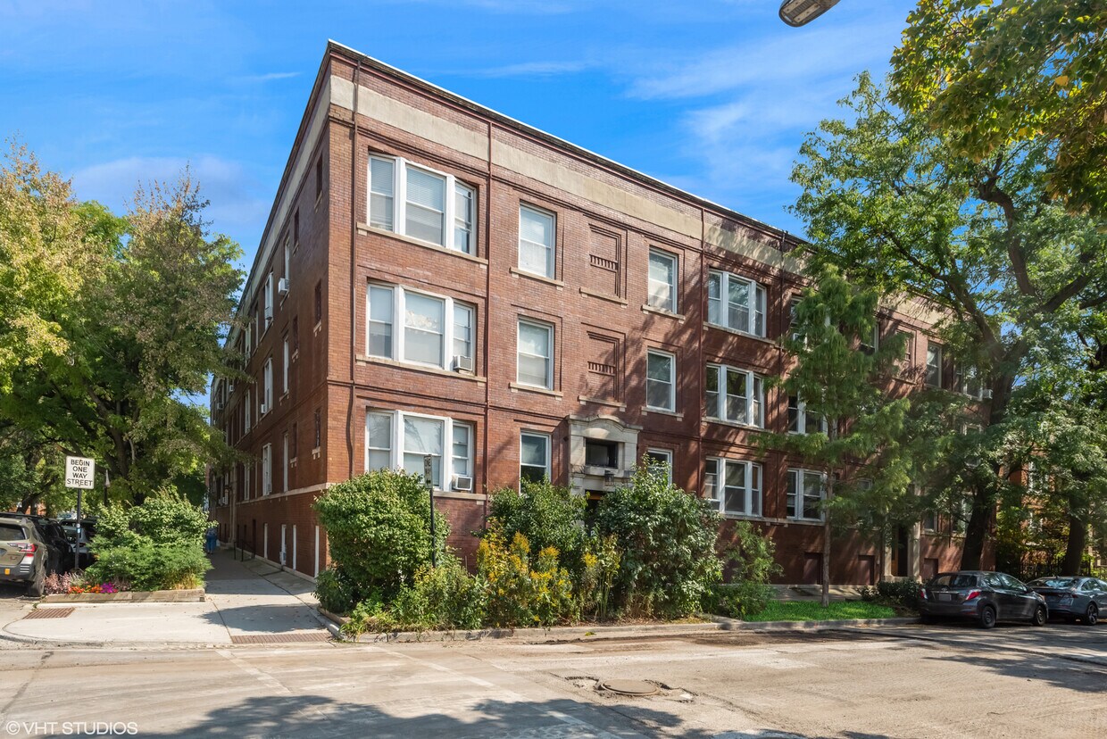 5257 N Winthrop Ave Unit 2, Chicago, IL 60640 Condo for Rent in