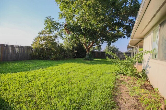 Building Photo - 1306 Village Ct Blvd