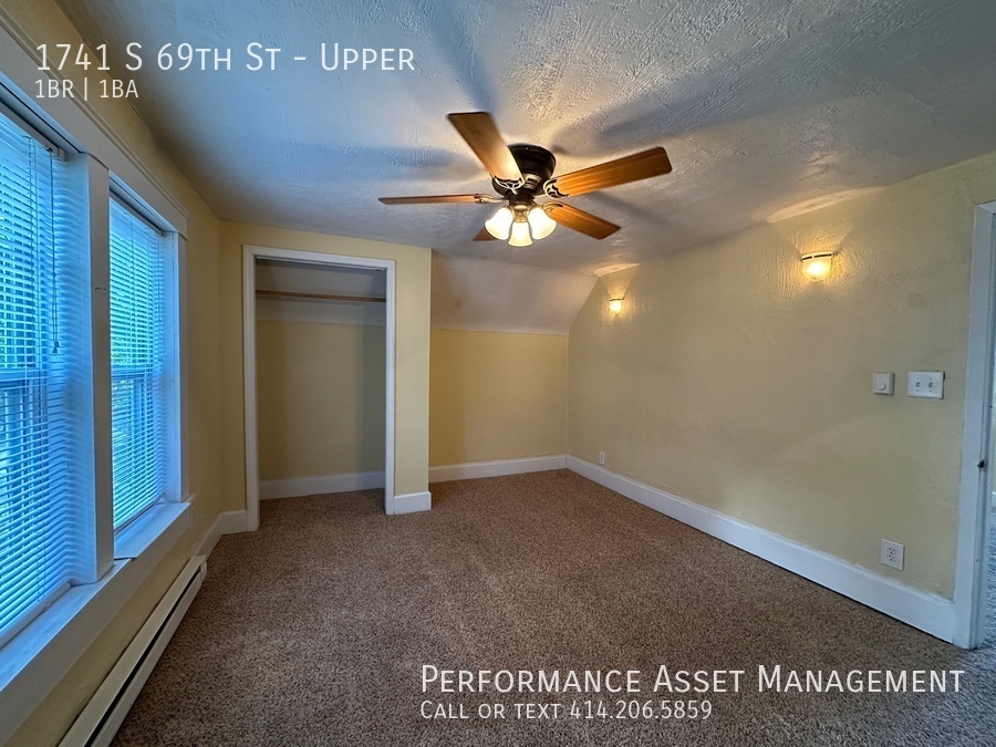 Foto principal - Cozy 1br Upper Unit in West Allis