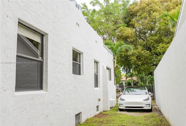 Foto del edificio - 5938 NE 5th Ave