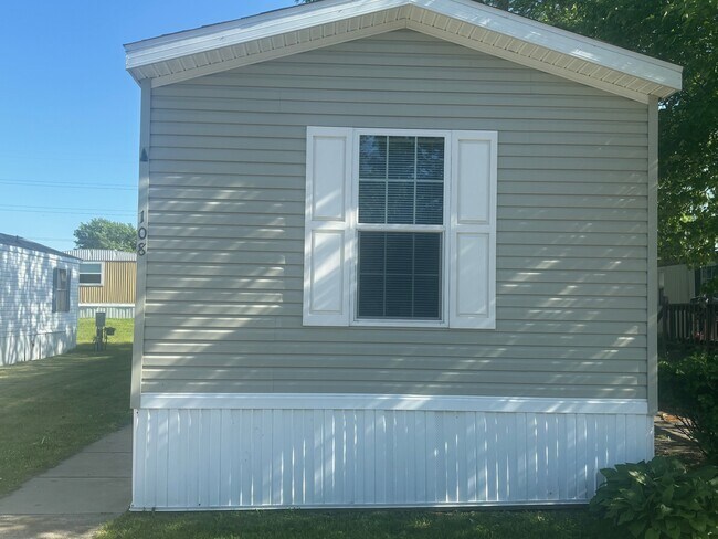 Foto del edificio - 831 N Pontiac Trail