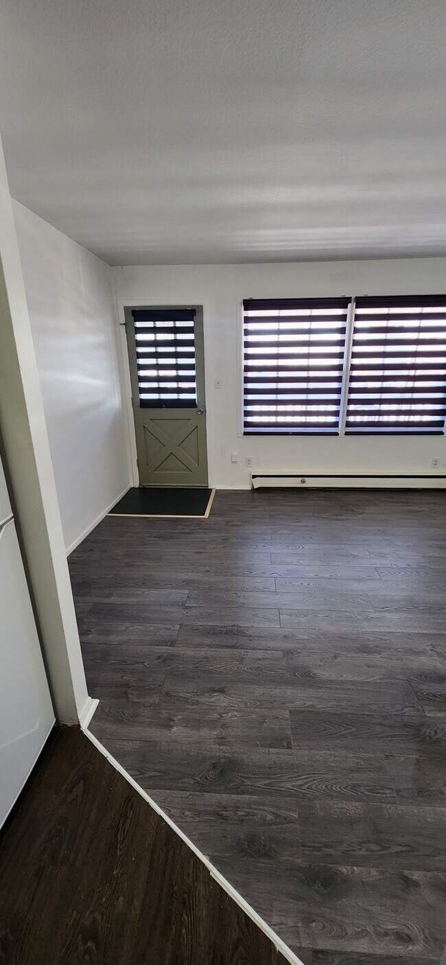 Photo du bâtiment - 700 Indian Rd N