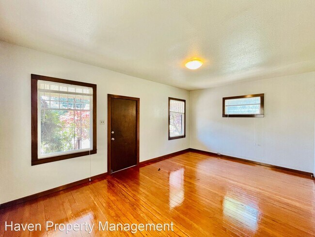 Foto del edificio - 2 br, 1 bath House - 1018 NE 70th St