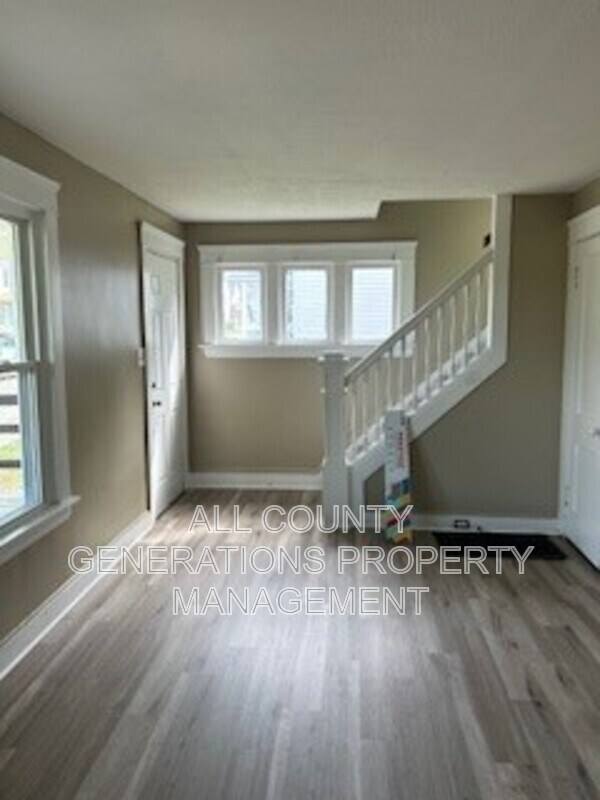 Foto del edificio - 7700 Goodman Ave