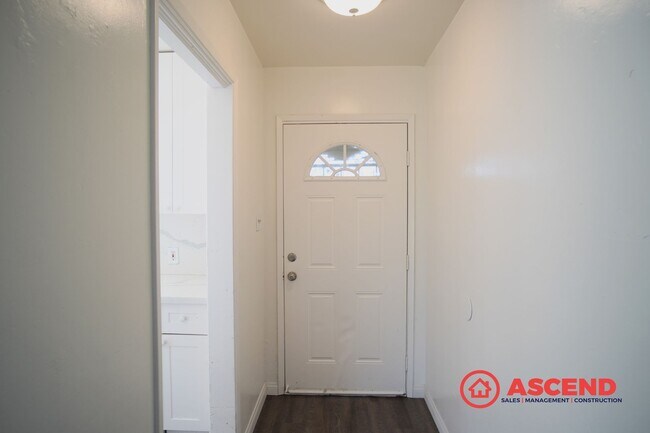 Building Photo - Charming Home in Central Bakersfield!