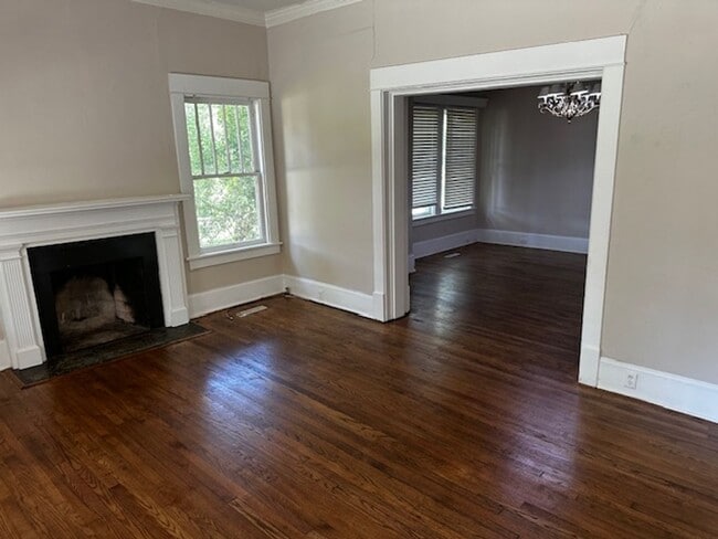 Building Photo - 610 Marigold St