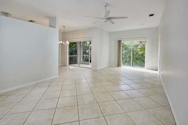 Foto del edificio - Resort-Style Living in Estero’s Island Clu...