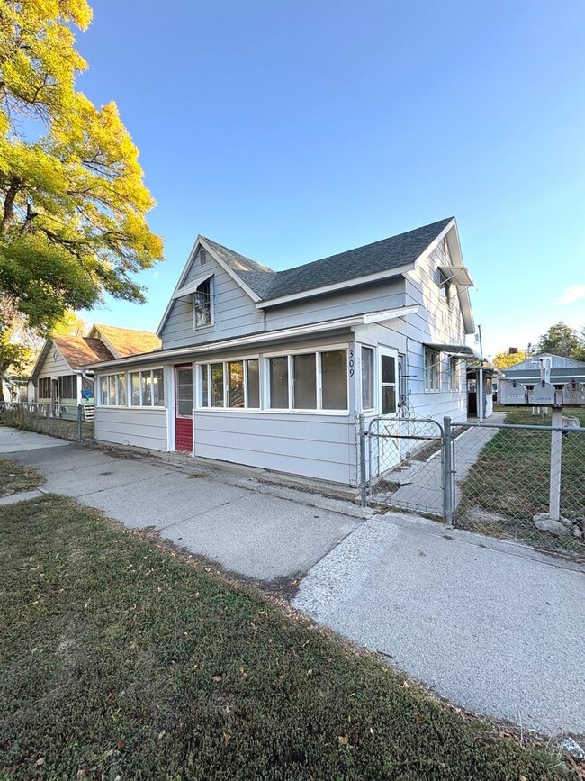 Building Photo - 309 S 33rd St