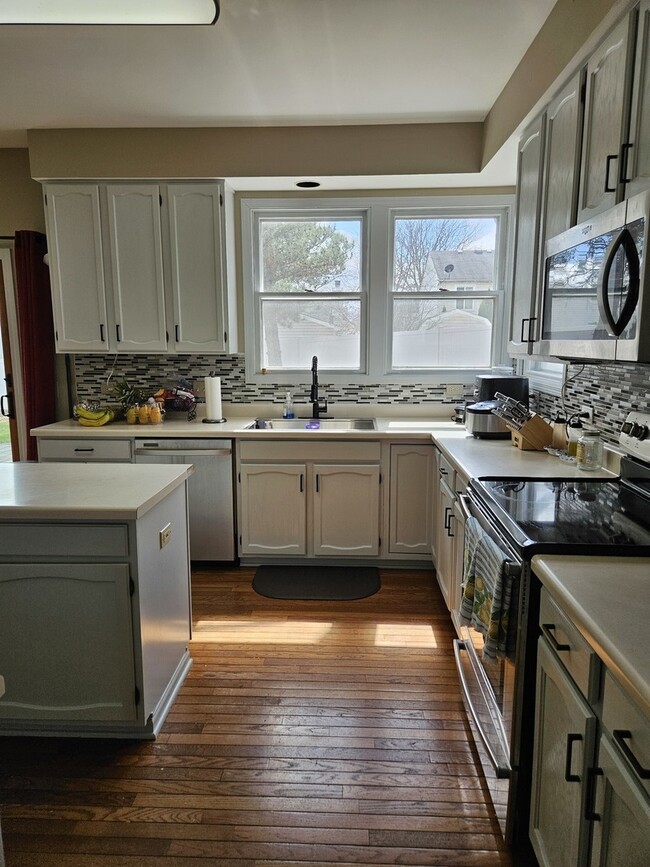 Building Photo - 5149 Conifer Ln