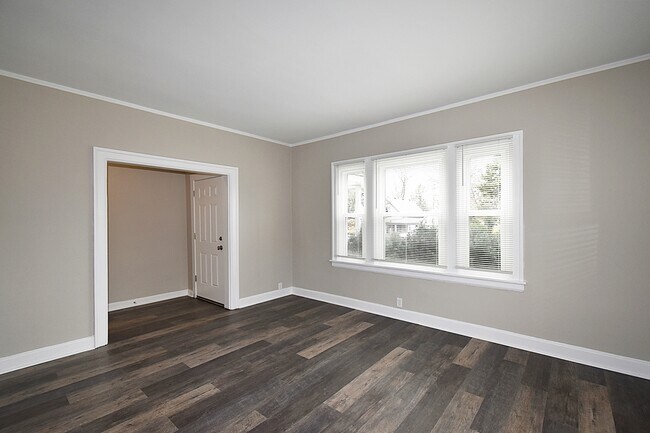 Foto del edificio - 359 W St Charles Rd