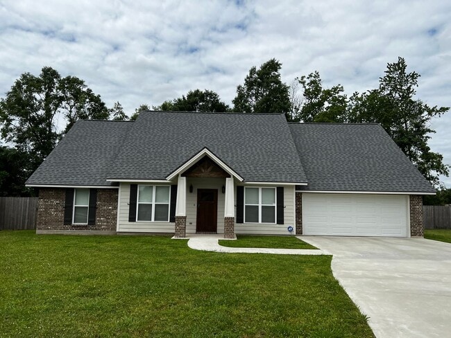 Building Photo - 3 Bedroom 2 Bathroom with office/Bonus Roo...