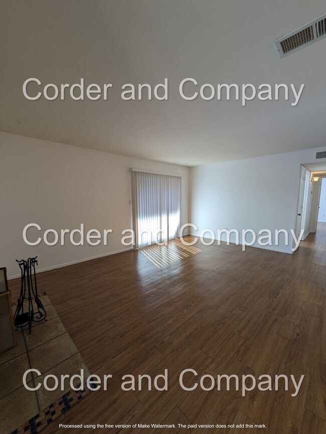 Foto del edificio - Charming town home 2Bedroom 2Bath Downstairs unit located in the Del Norte High School district.