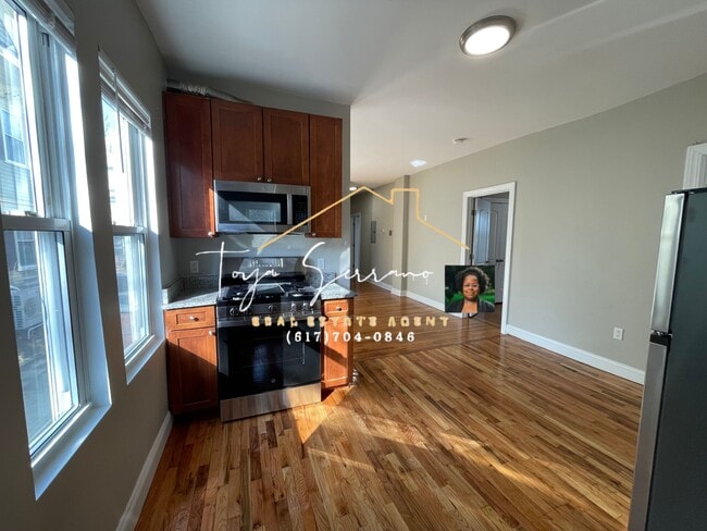 Building Photo - 11 Abbotsford St