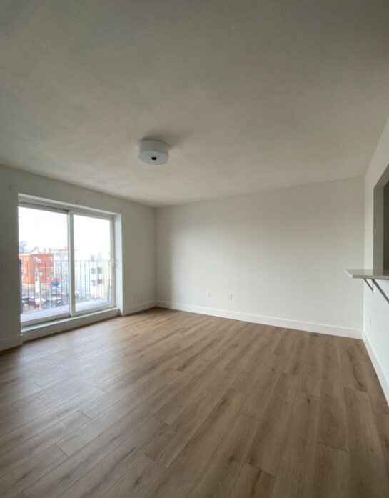 Foto del edificio - 741 E 6th St