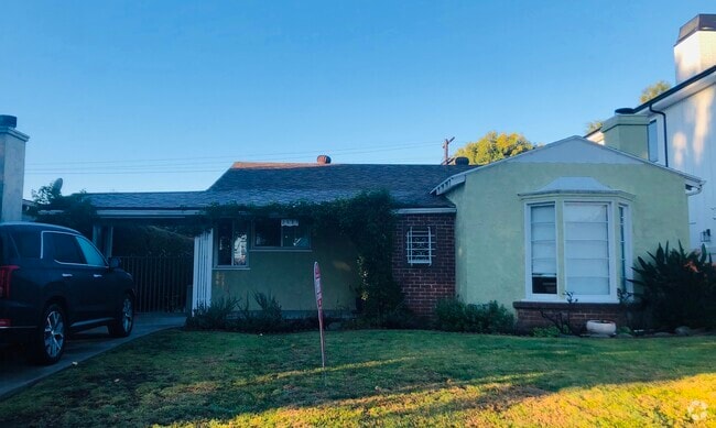 Curbside view - 2581 Amherst Ave
