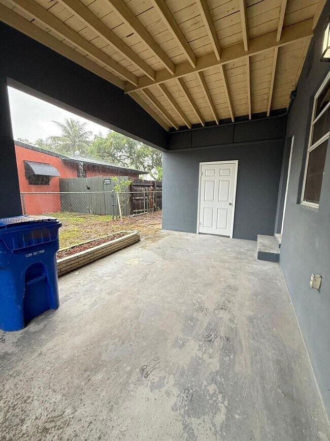 Building Photo - 1413 NW 11th St