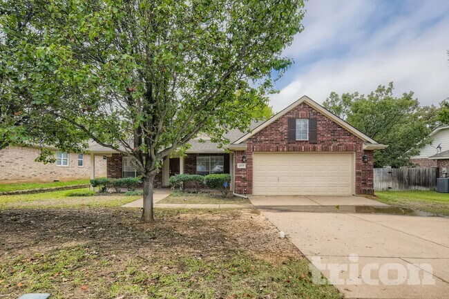 Foto del edificio - 2217 Forest Park Cir
