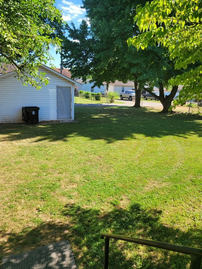 Building Photo - 516 Longfield Ave