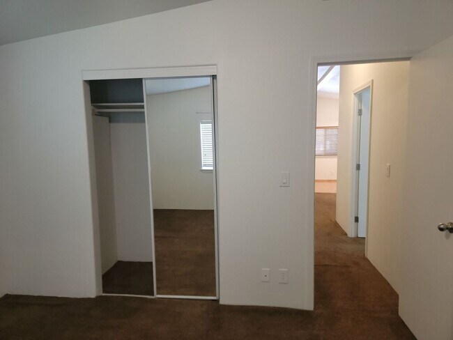 Building Photo - Single-Level 2 Bedroom Home in Washington ...