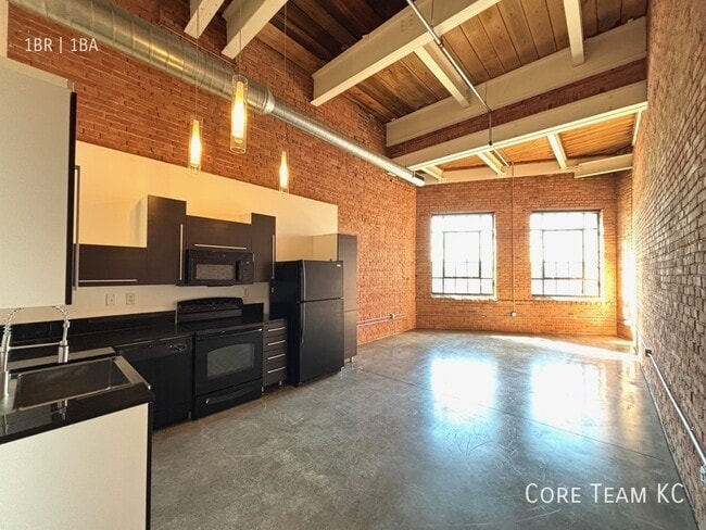 Building Photo - 382 W 22nd St