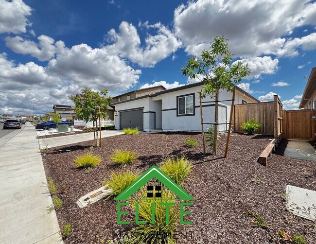 Building Photo - **Brand New 4-Bedroom, 2-Bath Home in Ranc...