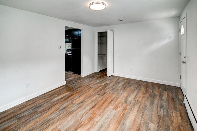 Foto del edificio - 732 Mayfair Ave