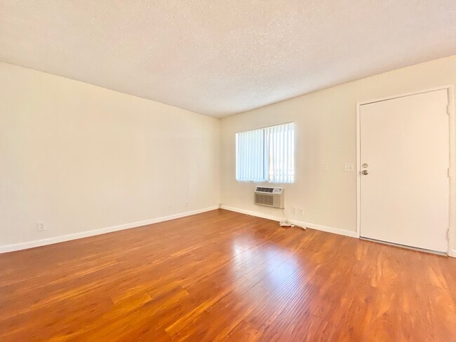 Building Photo - 5011 Monte Vista St