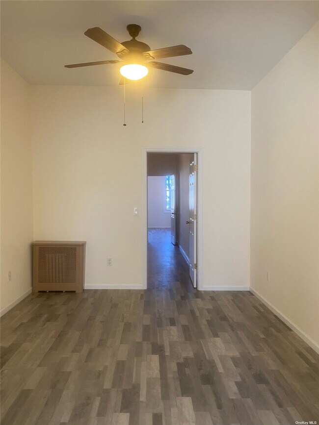 Building Photo - 71-52 68th Pl