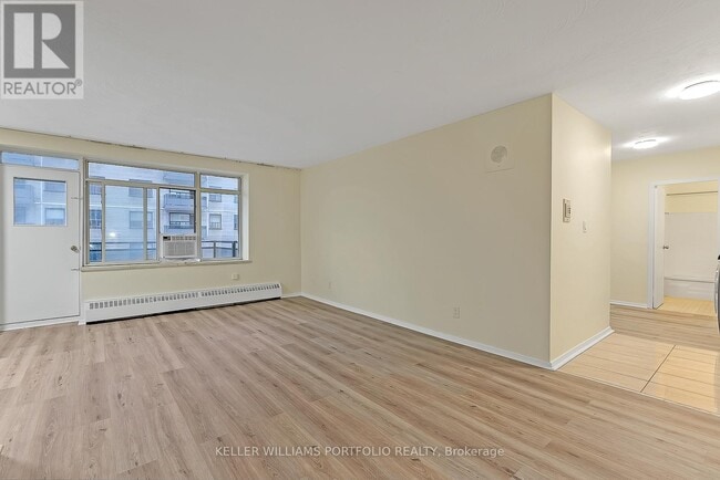 Photo du bâtiment - 825 Kennedy Rd