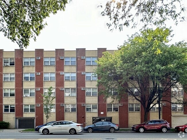 Building Photo - 6830 N Sheridan Rd