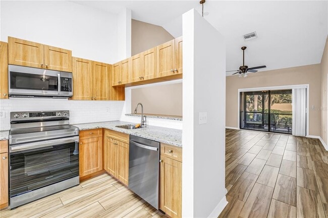 Foto del edificio - 8415 Gardens Cir