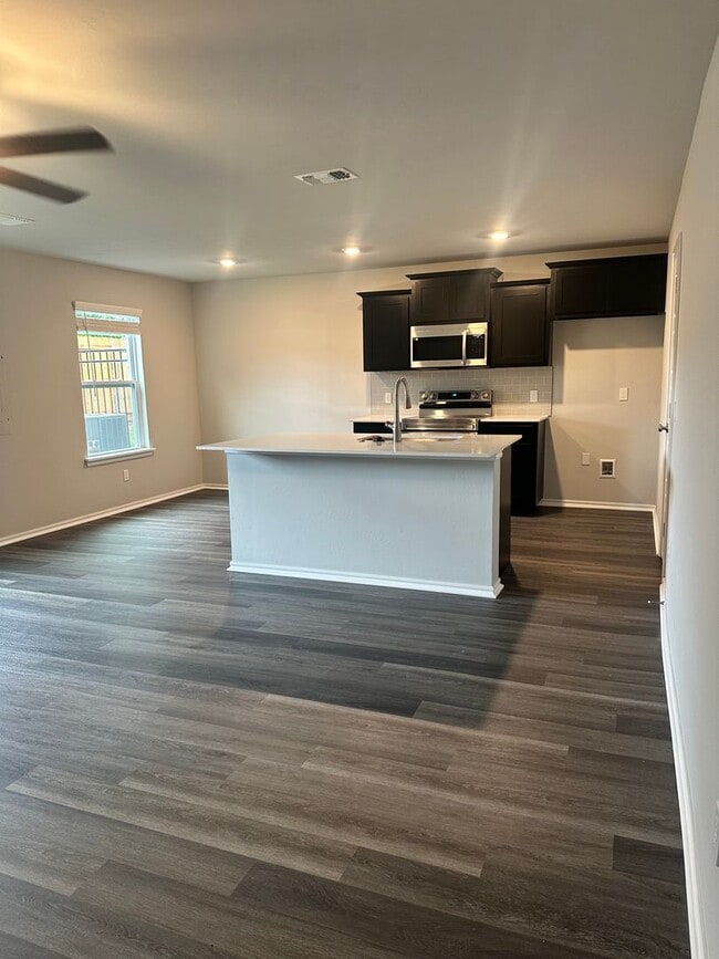 Foto del edificio - 230 SW 34th St