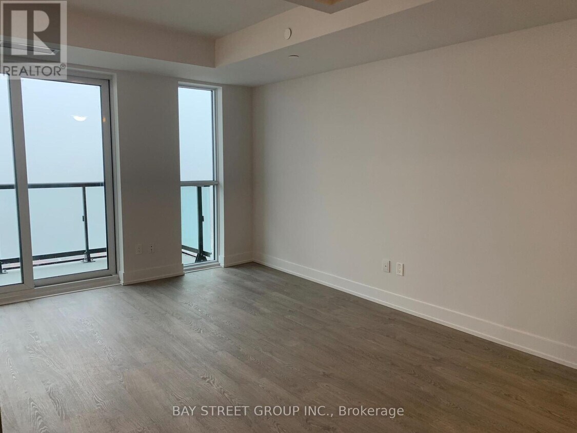 Photo principale - 2550-2550 Simcoe St N