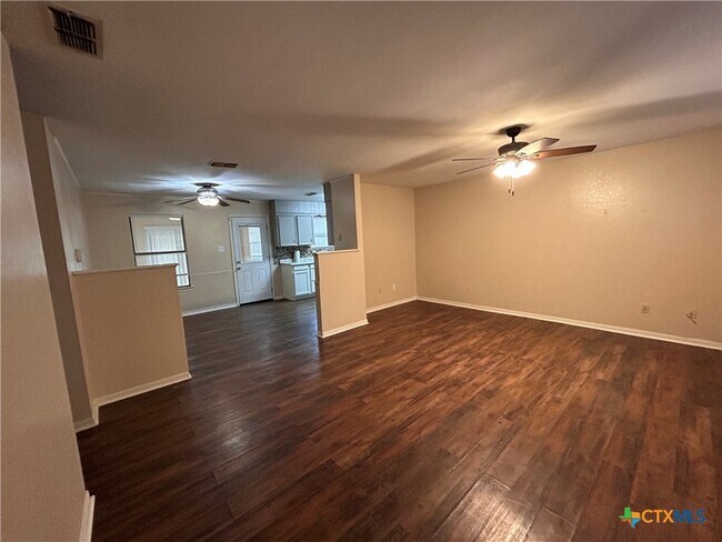 Building Photo - 214 Brandy Loop