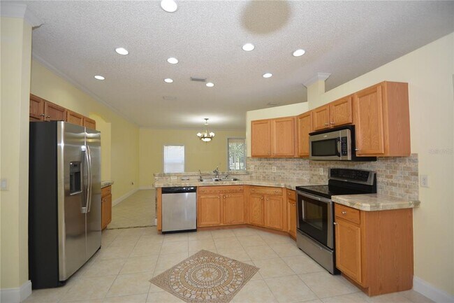 Building Photo - 15 Riviera Dr