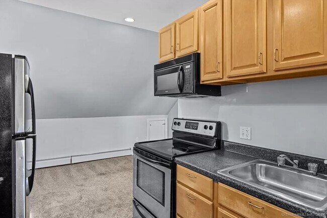 Kitchen - 2587 Whitney Ave