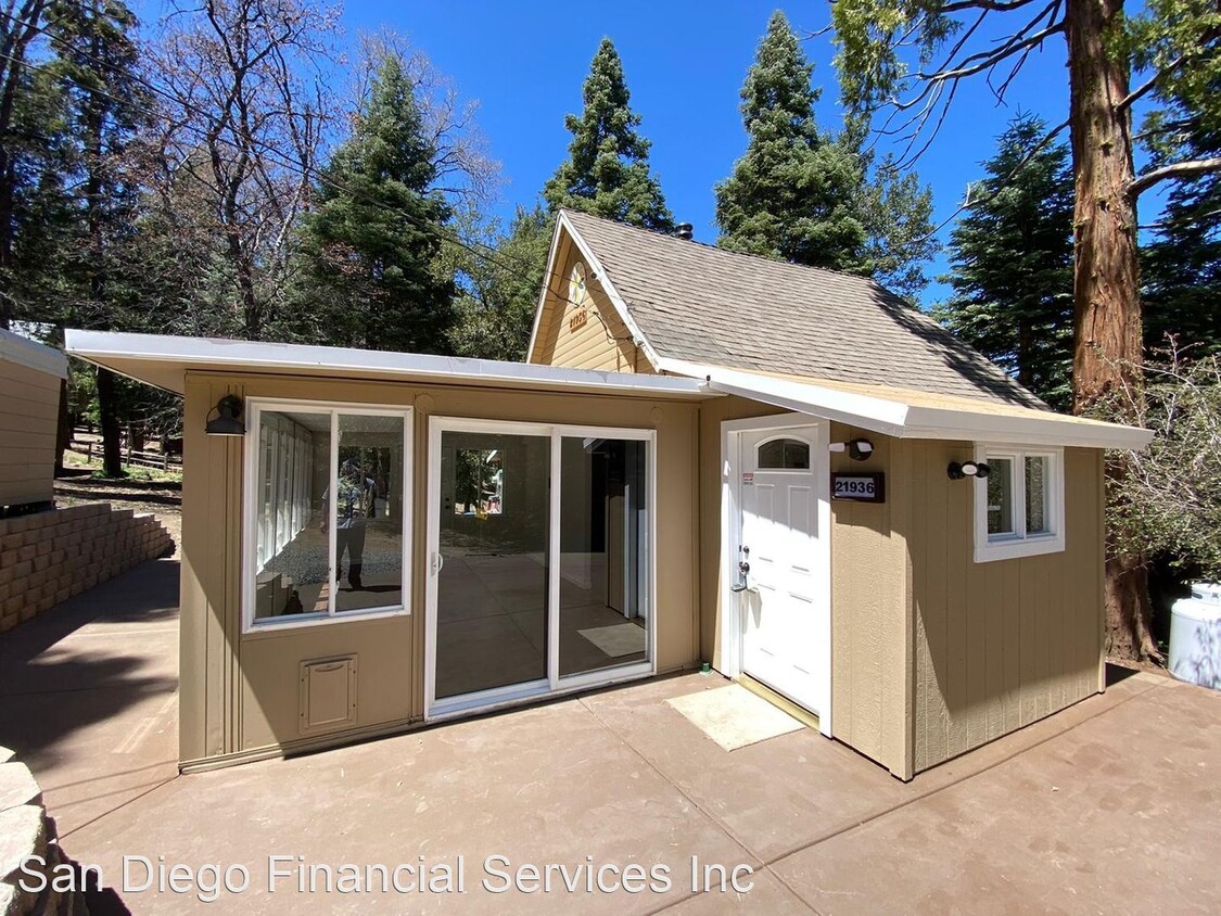 Primary Photo - 3 br, 1 bath House - 21936 Crestline Rd