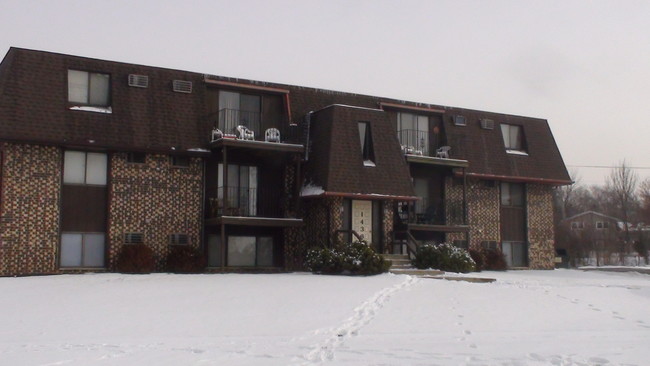 Building Photo - Pioneer Road Apartments