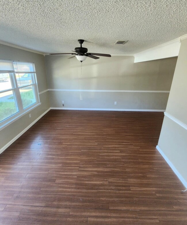 Building Photo - 309 W Sallier St