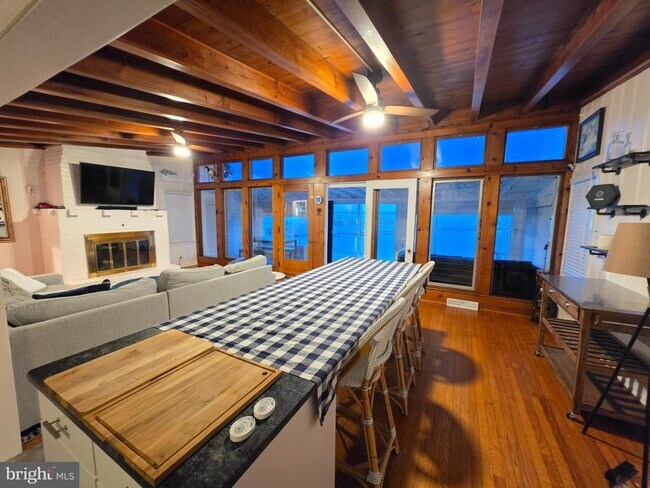 Foto del edificio - 32172 River Rd