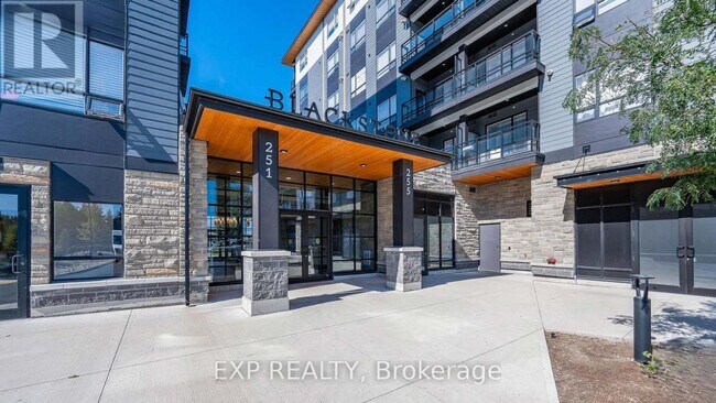 Photo du bâtiment - 255 Northfield Dr E