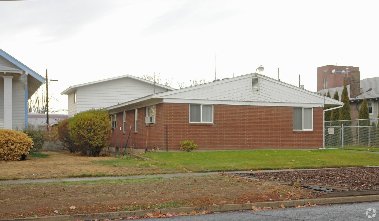 Primary Photo - 210 S 8th Ave