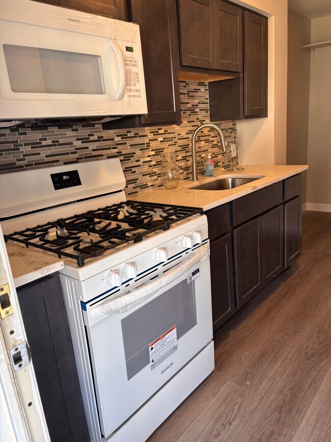 Foto del edificio - 2137 Braddish Ave