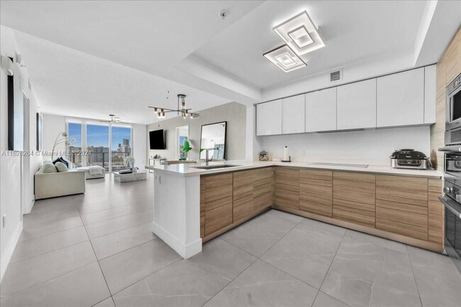 Building Photo - 300 Sunny Isles Blvd