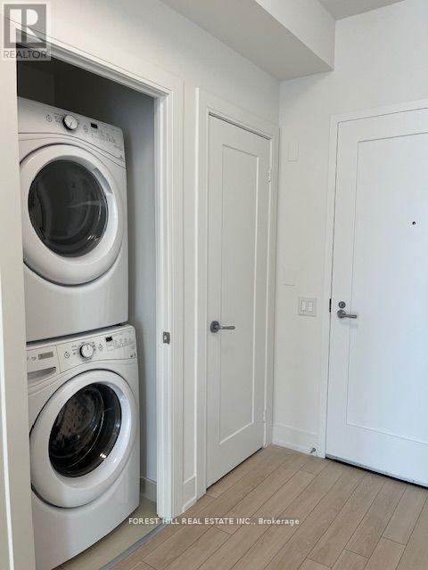 Photo du bâtiment - 310 Tweedsmuir Ave