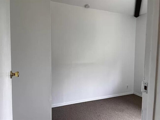 Foto del edificio - house available